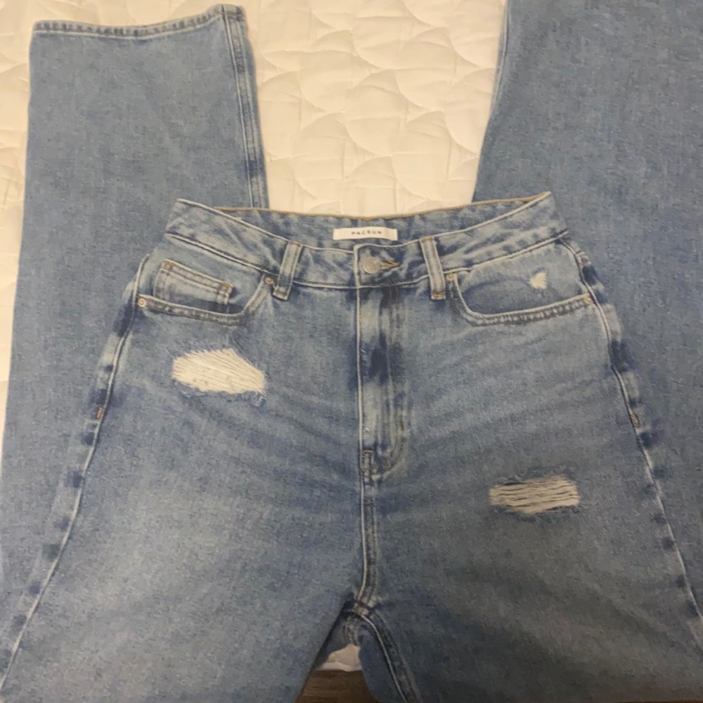 Light ripped 90s boyfriend jeans